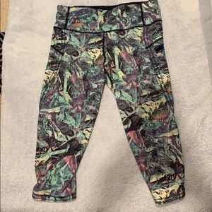 Lululemon crop size 6